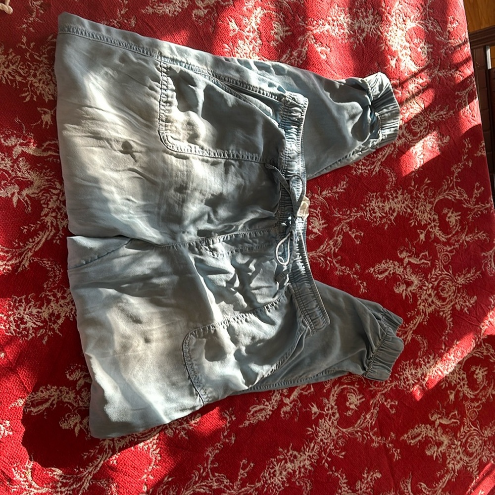 Light weight denim look drawstring joggers.  Size large